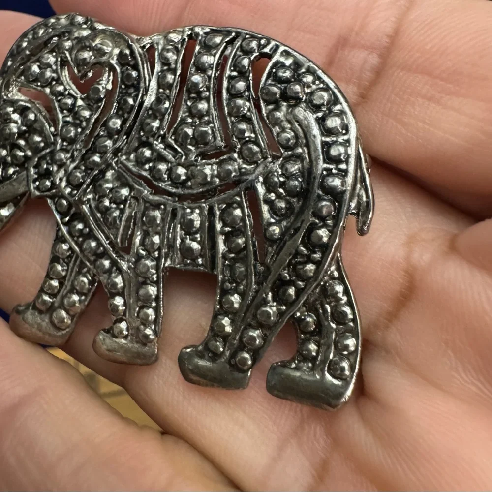 Vintage Silver Tone Elephant Brooch - Picture 4 of 8